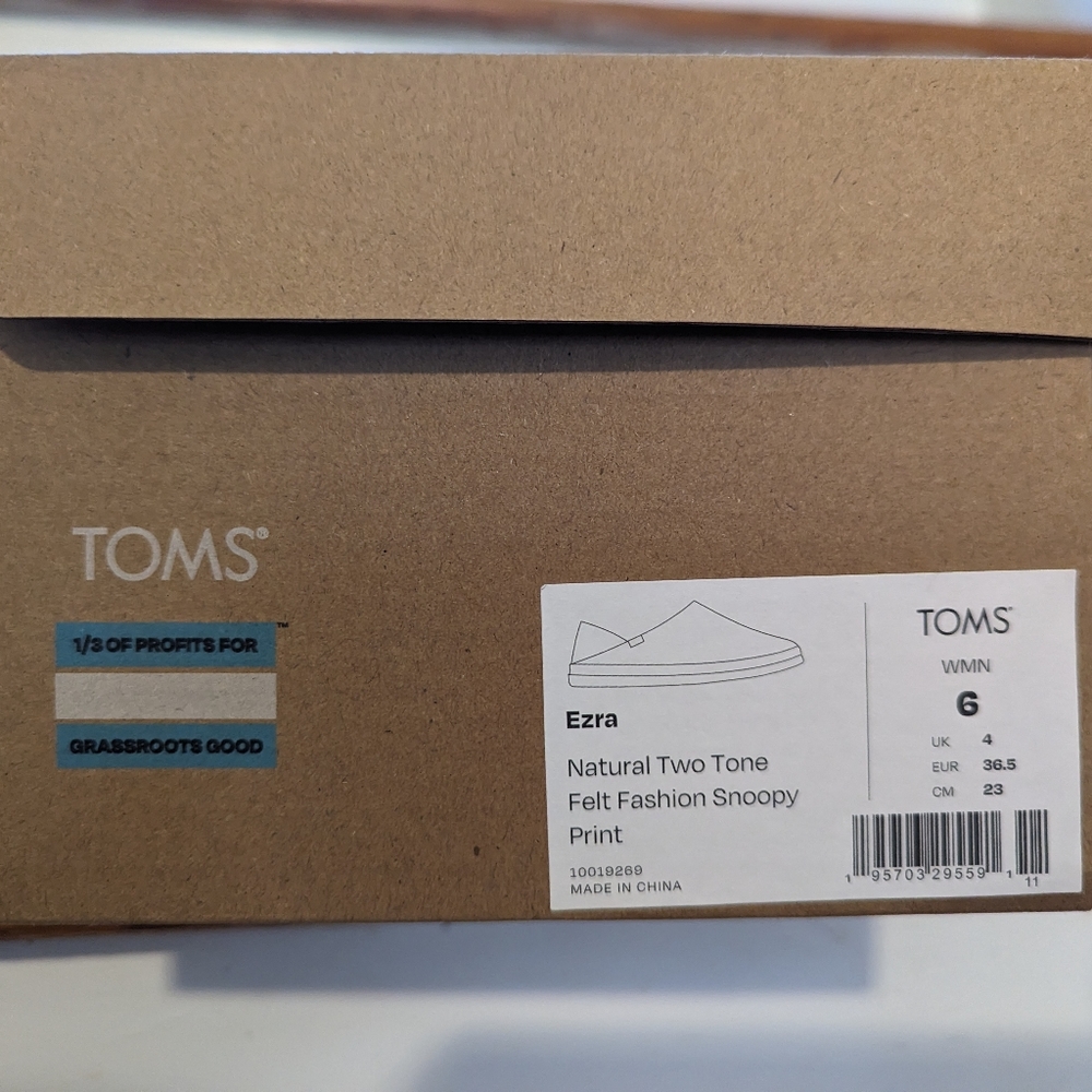 Toms X Snoopy Ezra shoes size 6 - Picture 3 of 4